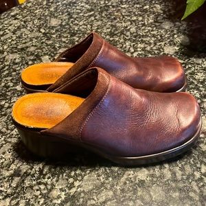 NAOT Womens Wedge Clogs/Mule in bronze color leather sz 40